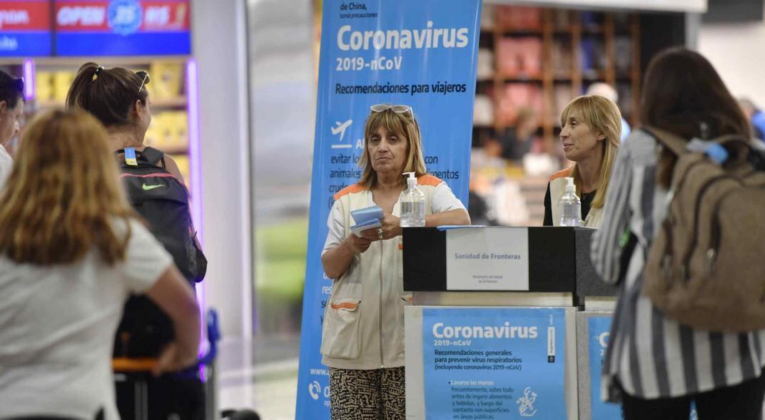 Una campaña informativa en el aeropuerto de Ezeiza (Télam/Archivo).