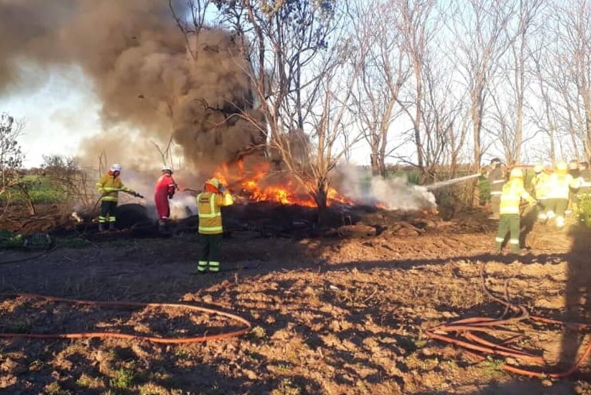 Incendio en un campo, al norte de la ciudad