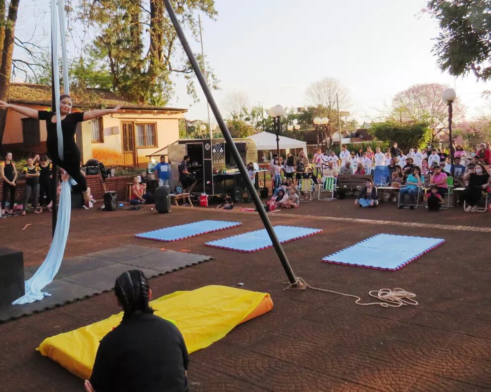 Actividades artísticas durante el fin de semana en Colonia Wanda.