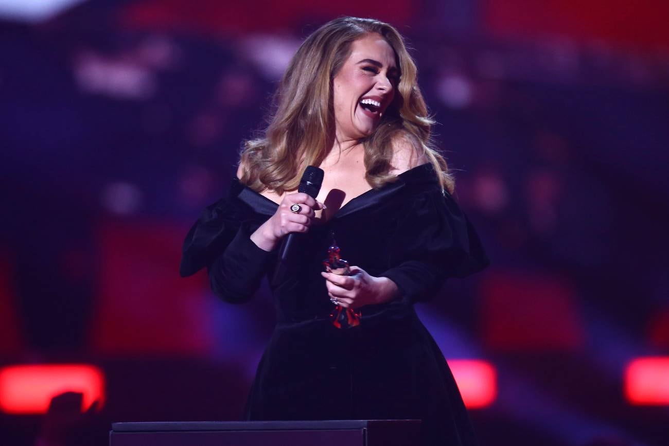 Adele, sonriente en uno de sus últimos shows en Las Vegas. (AP)