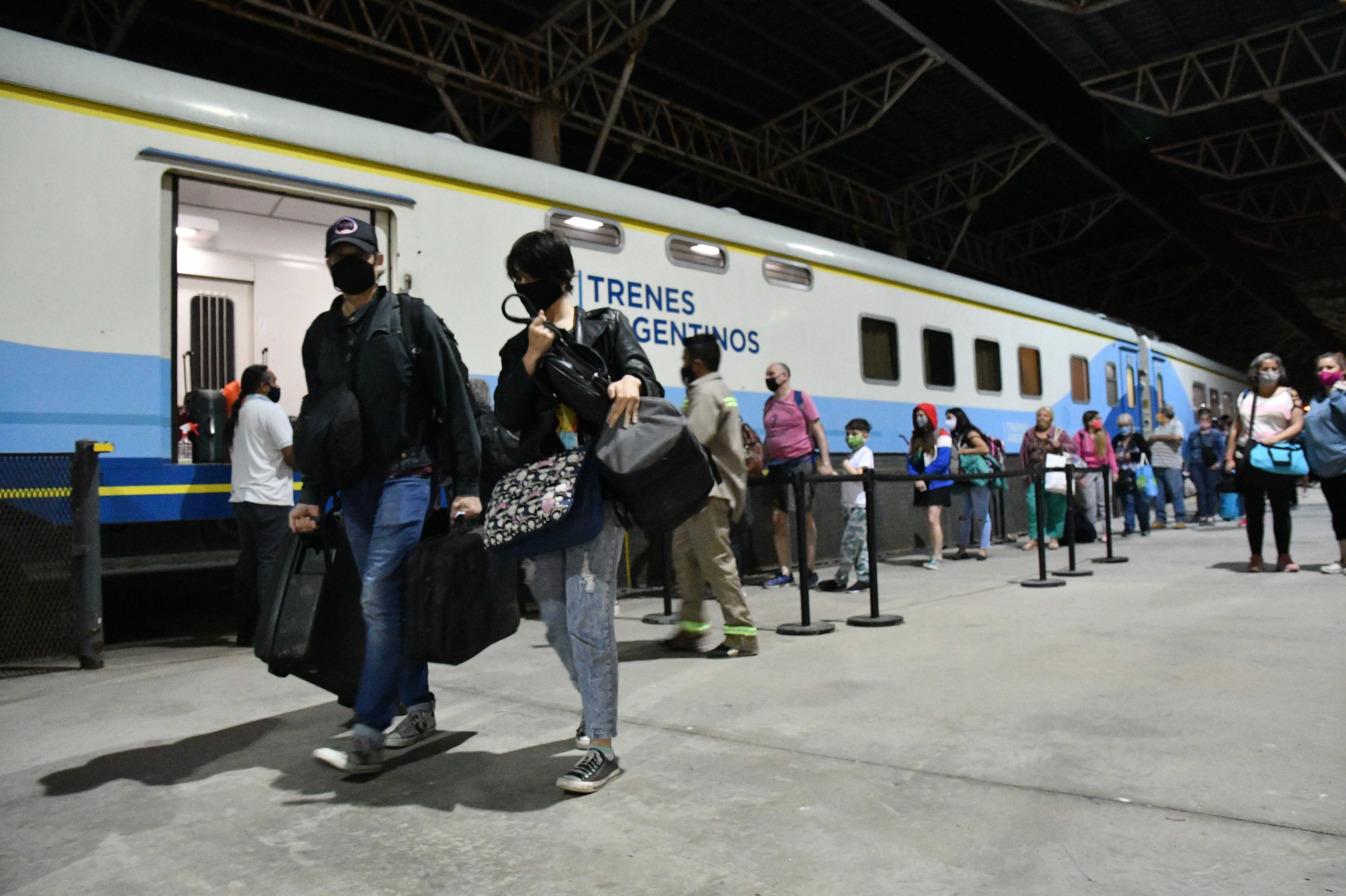 A partir del próximo 10 de diciembre se habilitará una segunda frecuencia del tren que une Buenos Aires con Mar del Plata y desde enero el recorrido contará con cuatro frecuencias diarias.