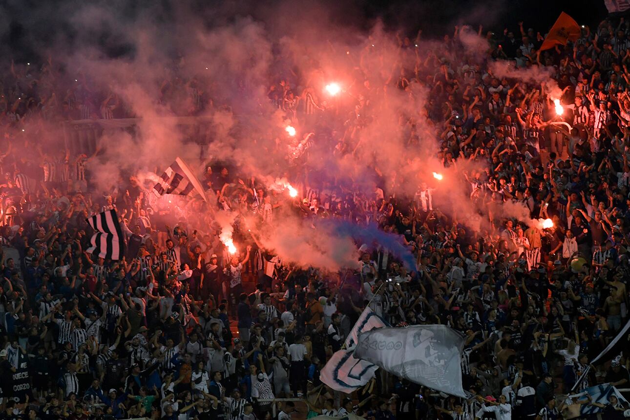 Talleres y su hinchas, en el partido contra Boca en la Copa Argentina 2023.