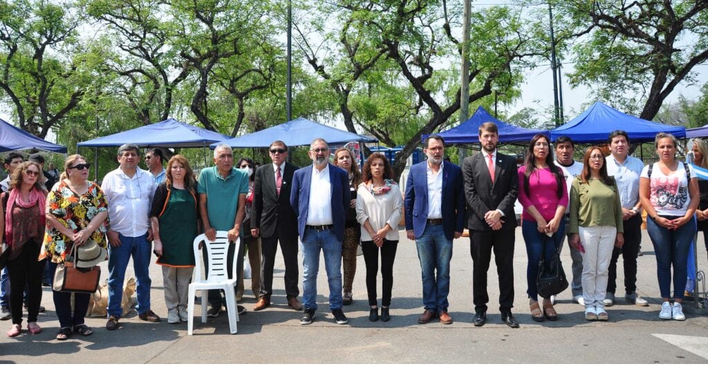 Autoridades municipales y directivos de la APPOJUY, en la apertura de la exposición “Jujuy Florece” 2022 que se extenderá hasta este domingo.