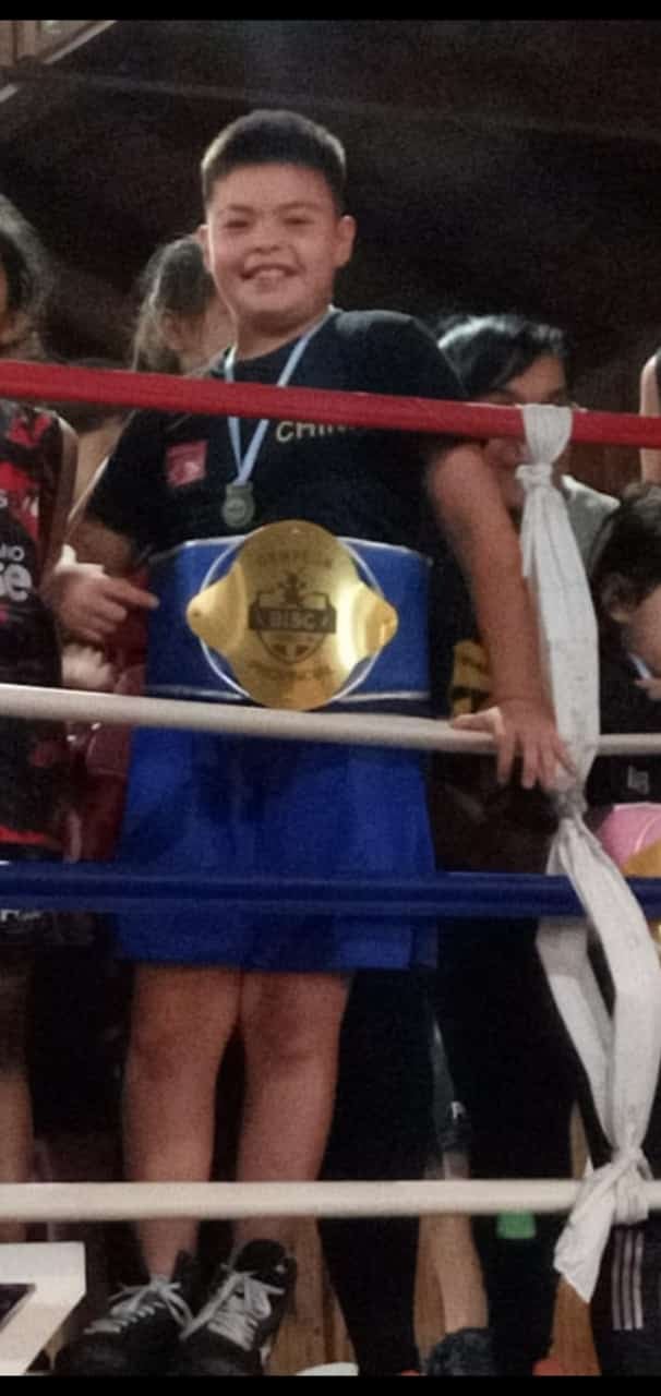 Dylan Algarbe de Arroyito campeón provincial infantil de Boxeo