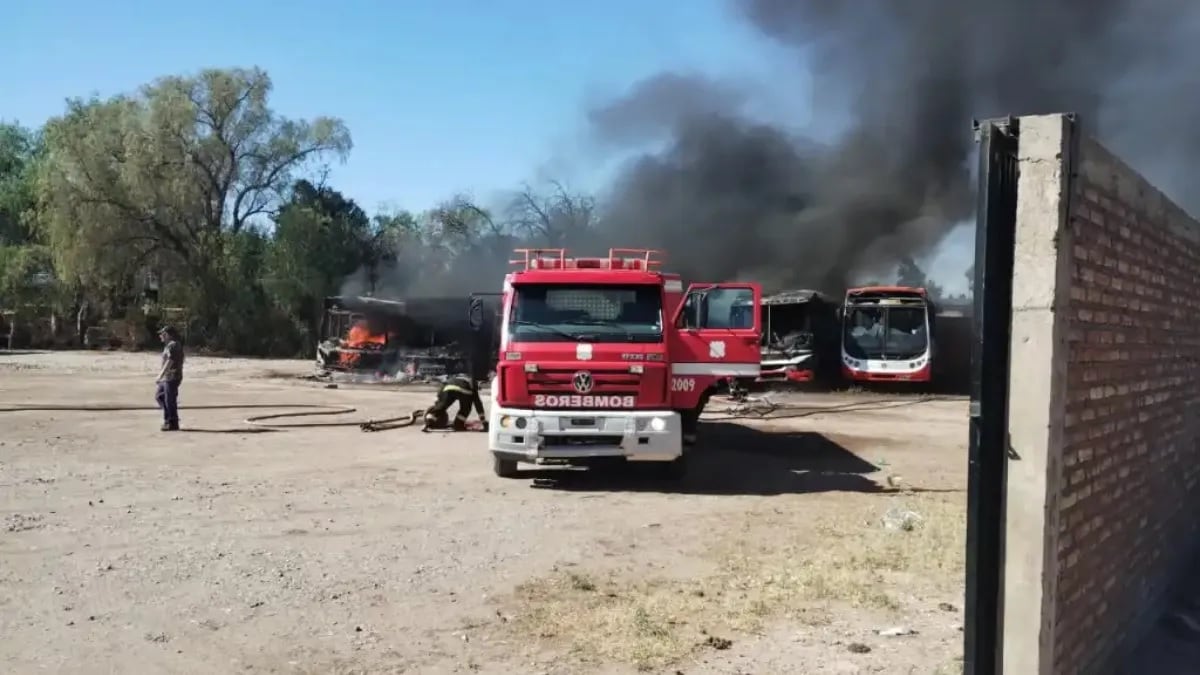 Colectivos incendiados en San Rafael