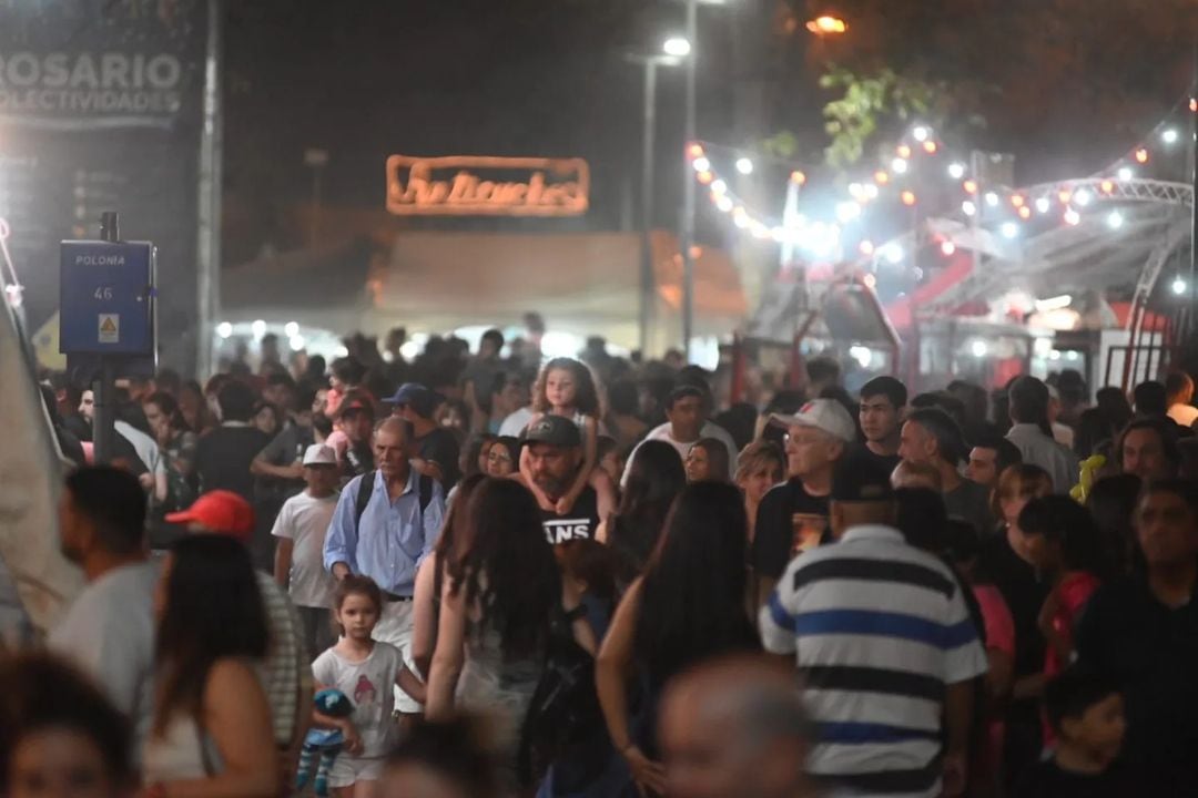 La fiesta popular logró romper la maldición de la lluvia en las primeras dos noches.