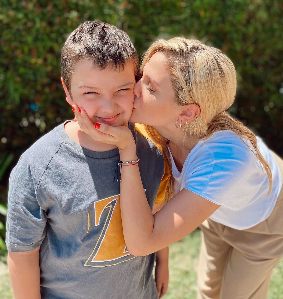 Barbie Vélez y su hermano Thiago.