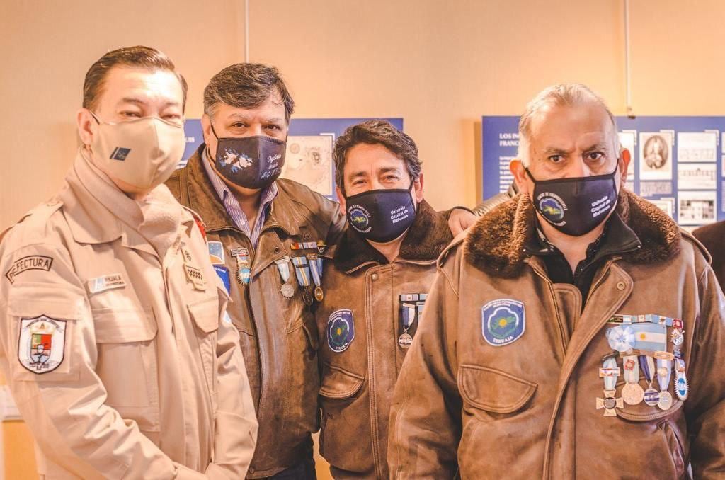 Ayudante Mayor, Roberto Rejala junto a los VGM Batista, Arias y Zamora. 