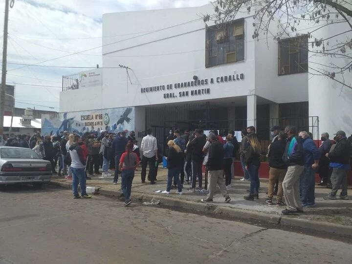 Las quejas de la gente por las demoras y amontonamientos en las PASO 2021.