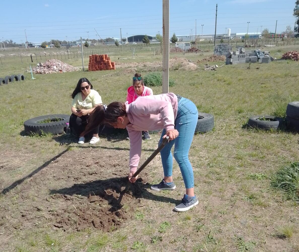 Hacemos Comunidad ya trabaja en su huerta comunitaria con fines solidarios