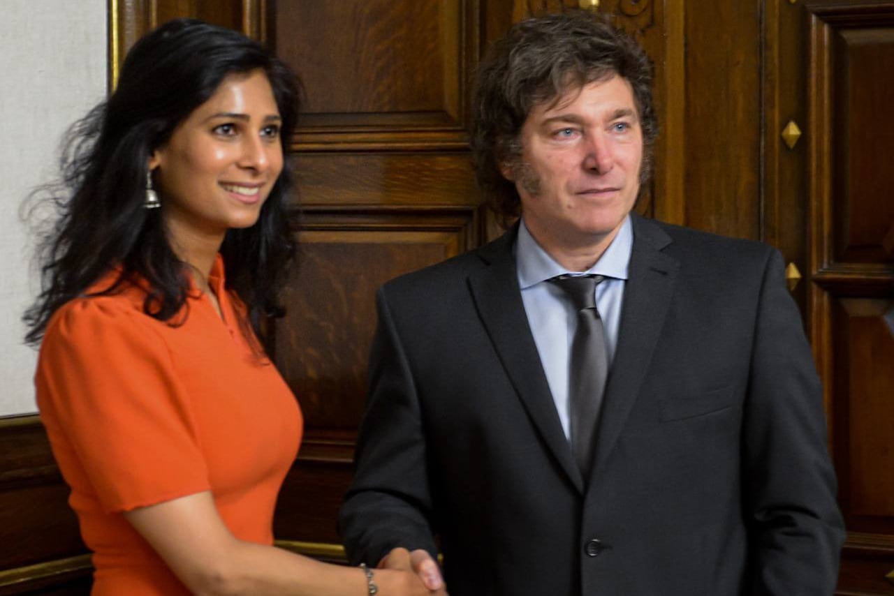 Milei, junto a la subdirectora gerente del Fondo Monetario Internacional (FMI), Gita Gopinath. Foto: Oficina del Presidente