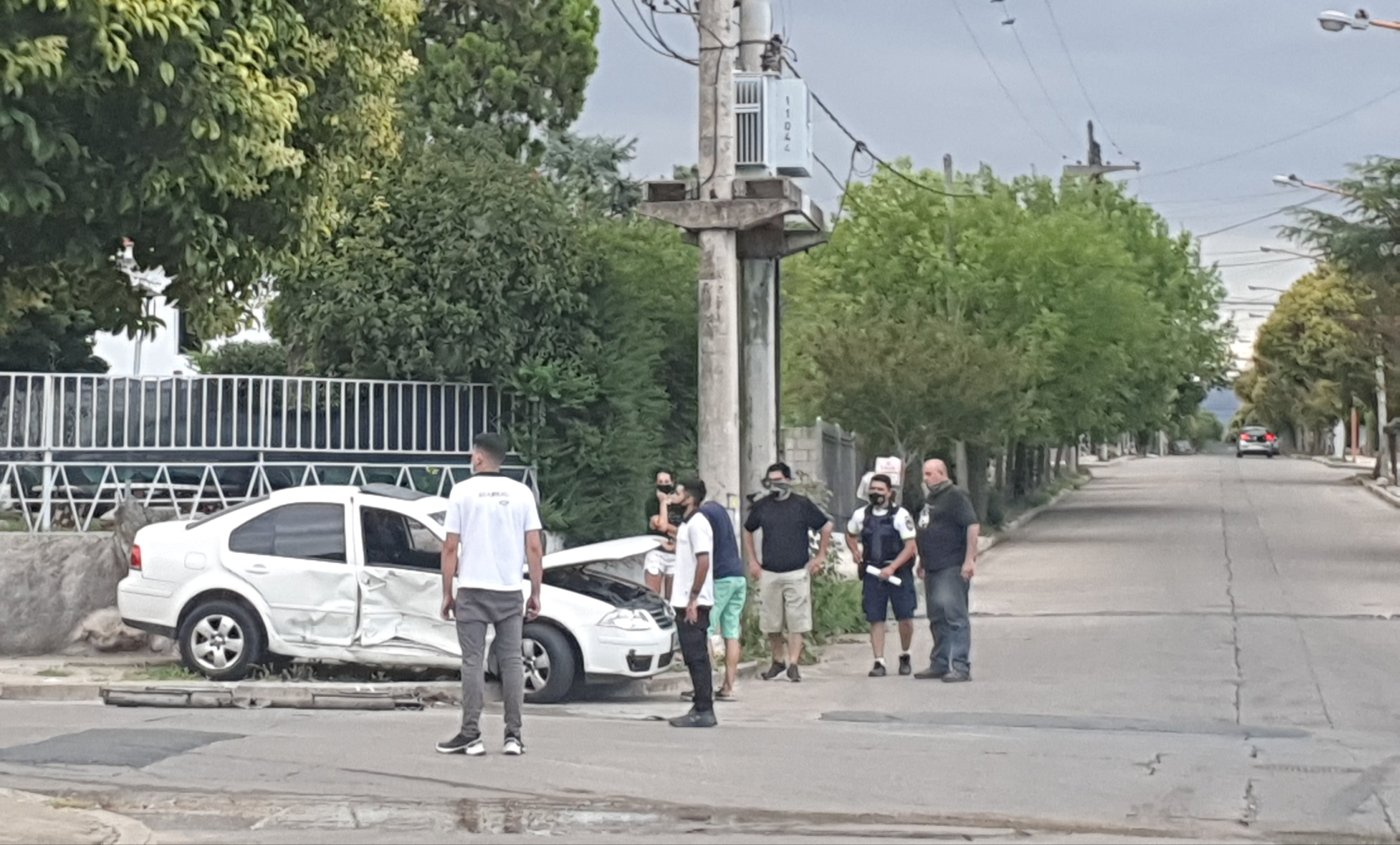 Accidente de tránsito en la intersección de las calles Juan B. Justo y Champaquí.