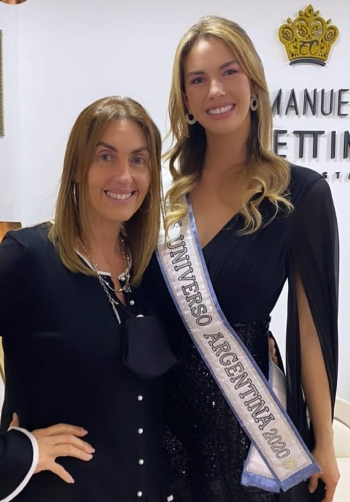 Alina fue Miss Universo Argentina 2022 y participó en varios concursos de belleza.