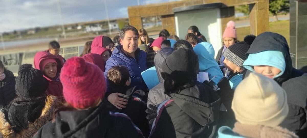 Ushuaia: Secretario de Asuntos de Malvinas recibió a los alumnos del E.M.E.I