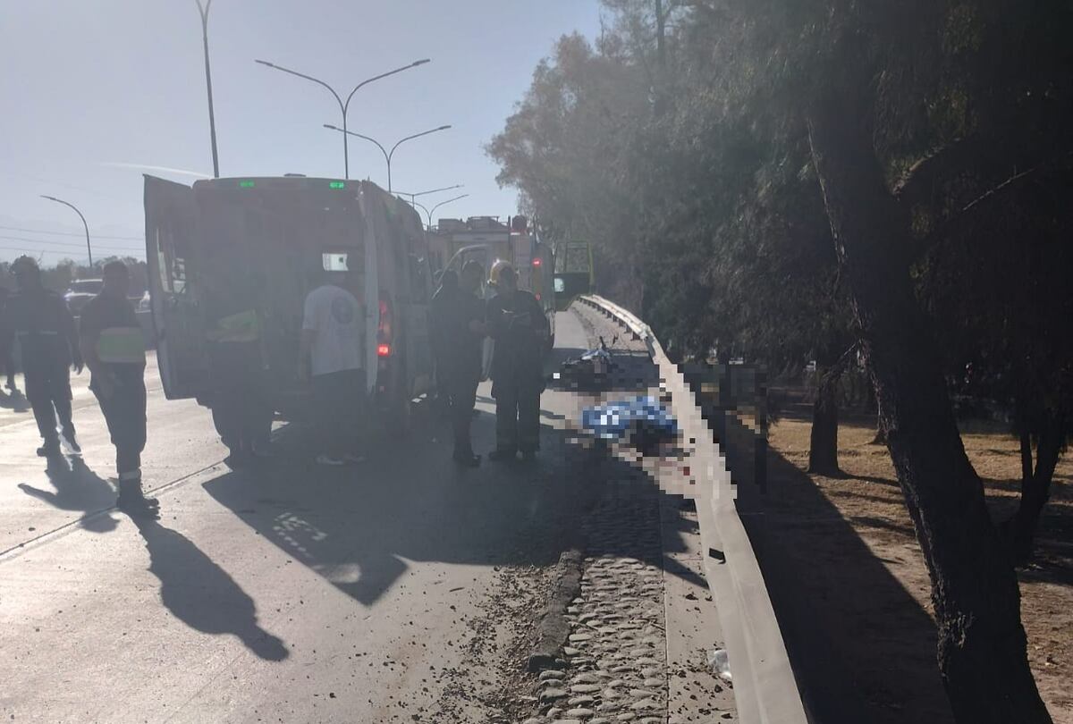 Fatal accidente en Guaymallén: un joven motociclista de 22 años murió tras chocar contra el guardarraíl