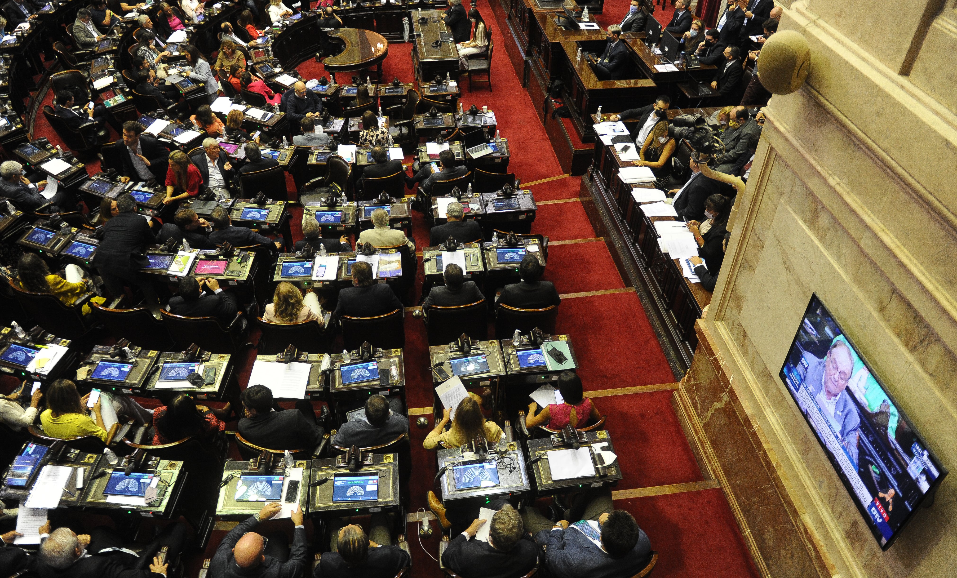 Del total de 35 senadores del Frente de Todos, 20 votaron a favor, 13 en contra y hubo dos abstenciones.