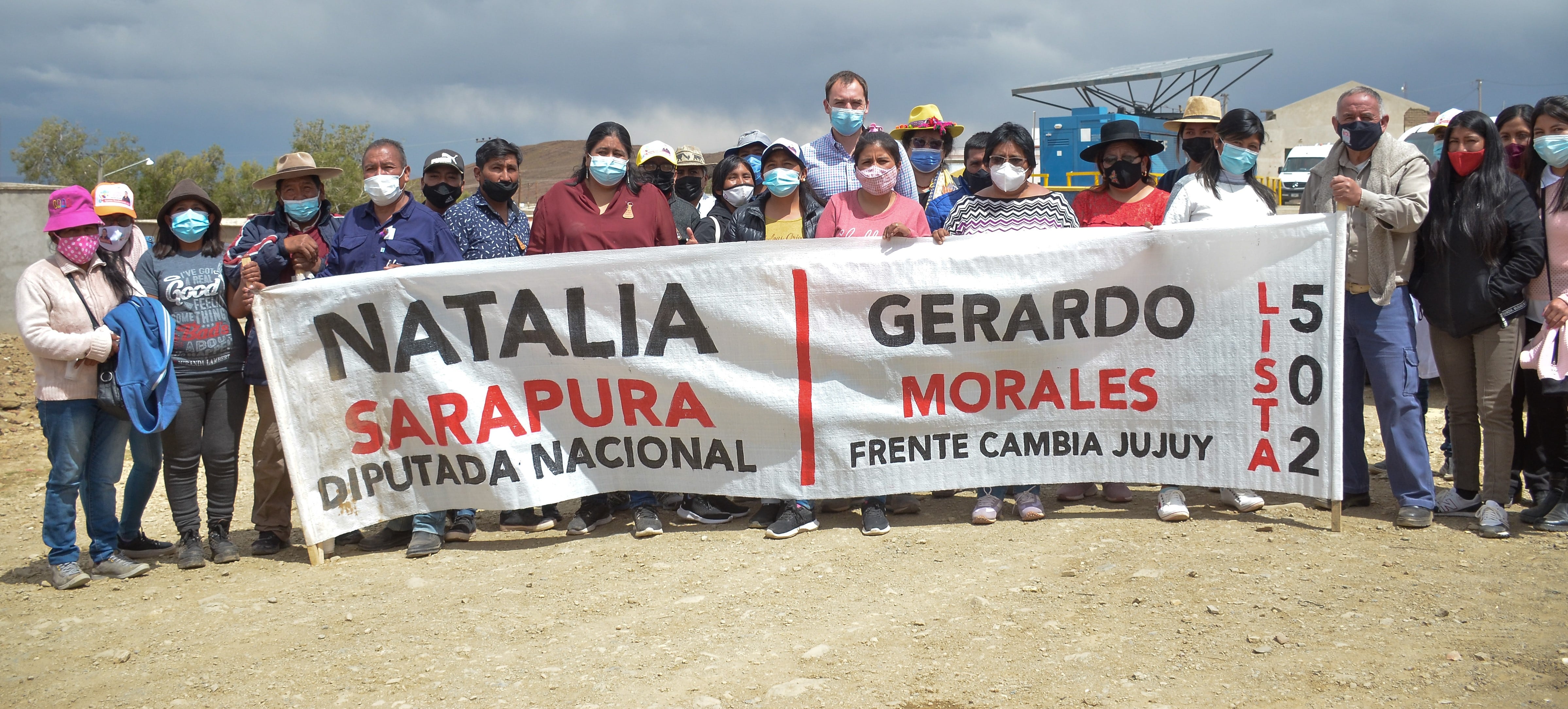 La candidata a diputada nacional por la Lista 502 Natalia Sarapura, fue recibida por militantes de Cambia Jujuy en sus visitas a localidades de la Puna.