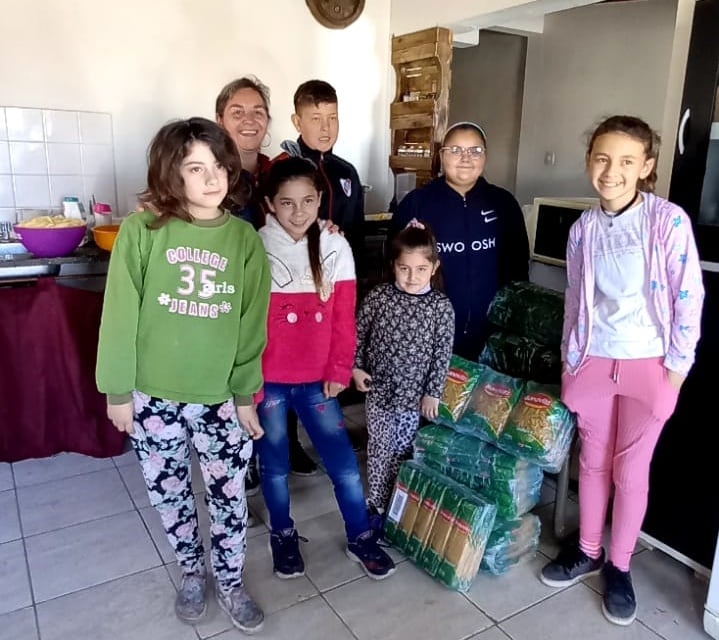 Por La Huella Moto Turismo Tres Arroyos donó alimentos no perecederos