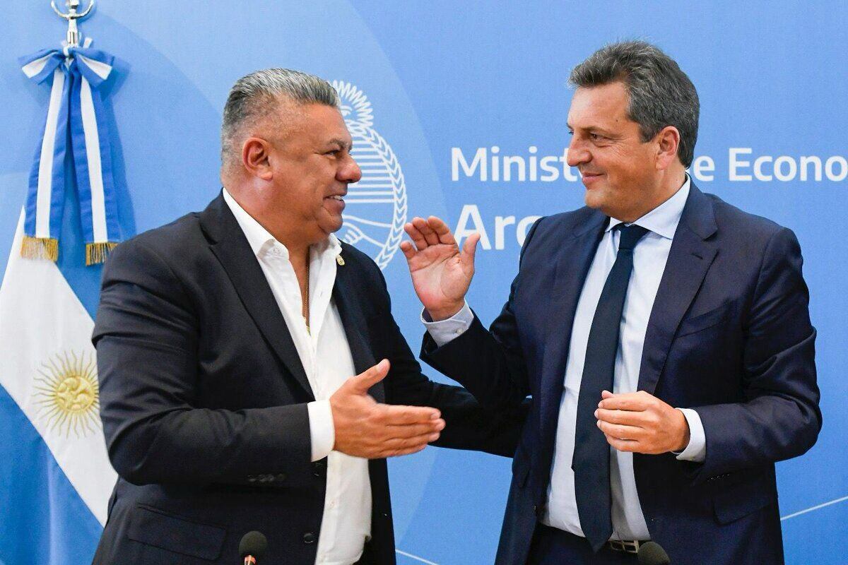 Sergio Massa junto al Chiqui Tapia: “En 2030, gobierne quién gobierne, el Mundial empieza en casa”
