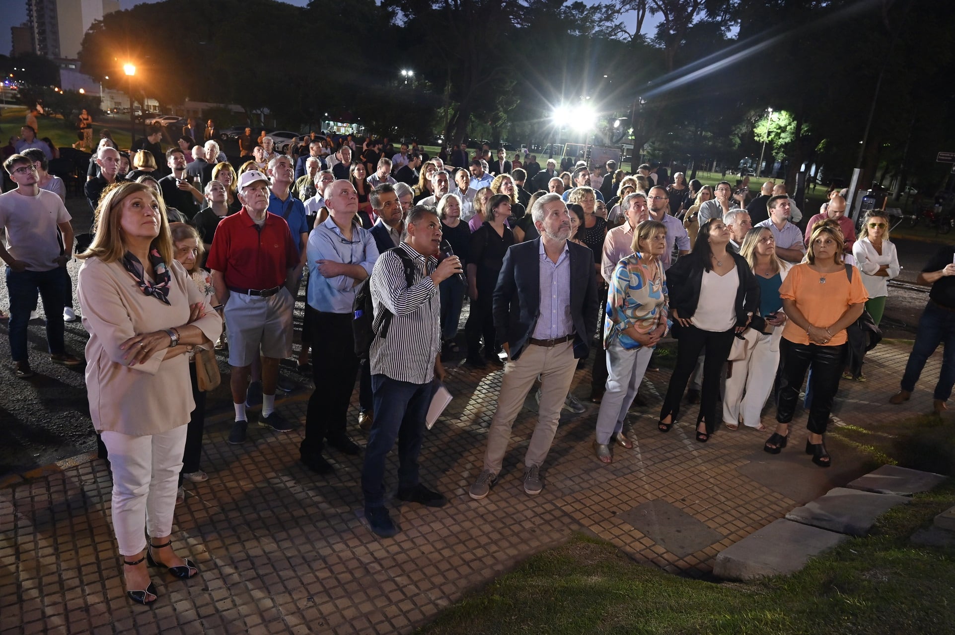 El licenciado y escritor Claudio Cañete realizó un recorrido guía del monumento de Urquiza.