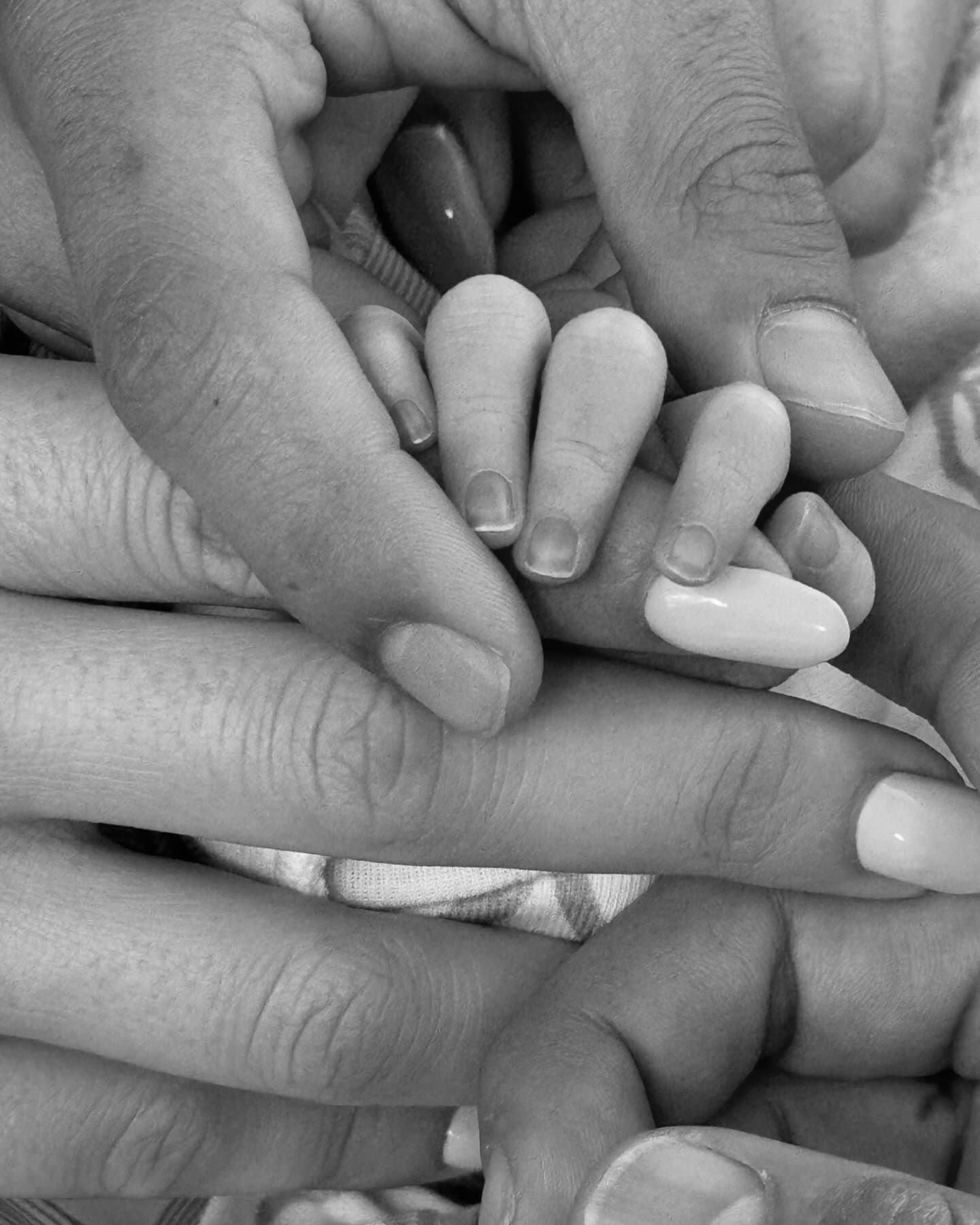 El ídolo de Napoli compartió la buena nueva con una instantánea en blanco y negro.