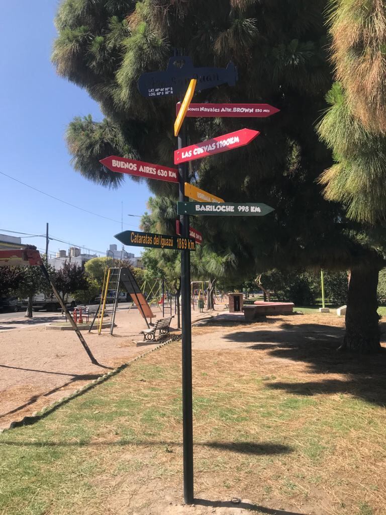 Hito de distancia en Plaza Belgrano de Punta Alta