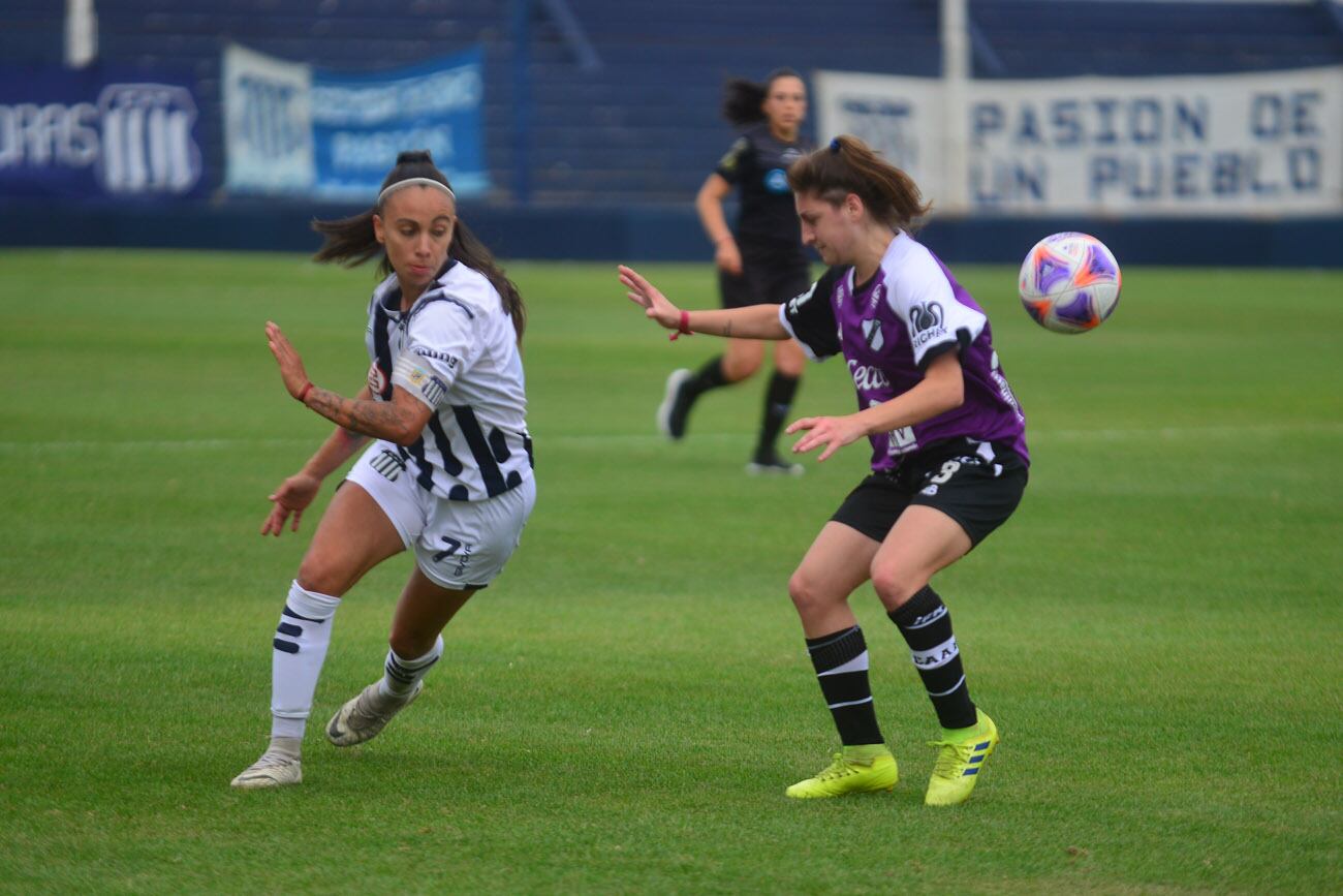 Talleres le ganó a All Boys y pasó a la final del torneo de fútbol femenino. (Nicolás Bravo / La Voz)