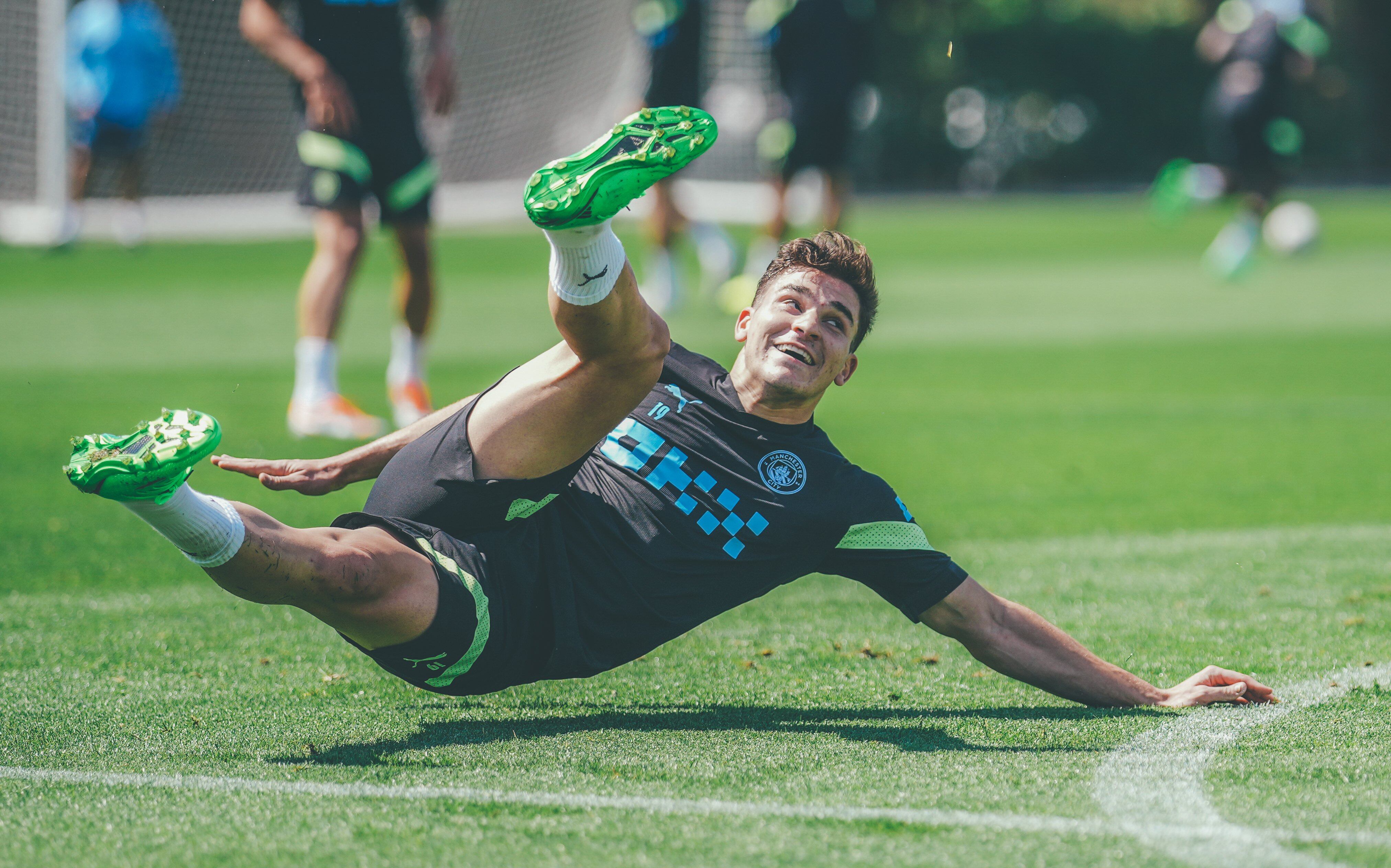 El cordobés Julián Álvarez y su primera práctica con Manchester City. (Prensa Manchester City).