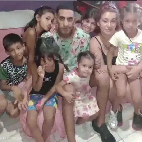 Daniel Garro con sus hijos.