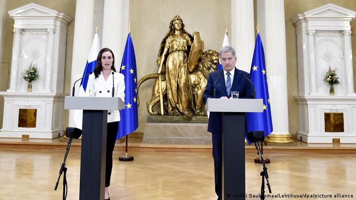 La primera ministra de Finlandia, Sanna Marin, y el presidente finlandés, Sauli Niinistö.