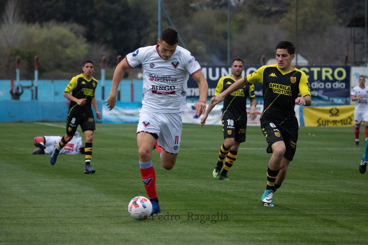 El equipo tandilense volvió a perder y se hunde en los últimos puestos de la zona B.