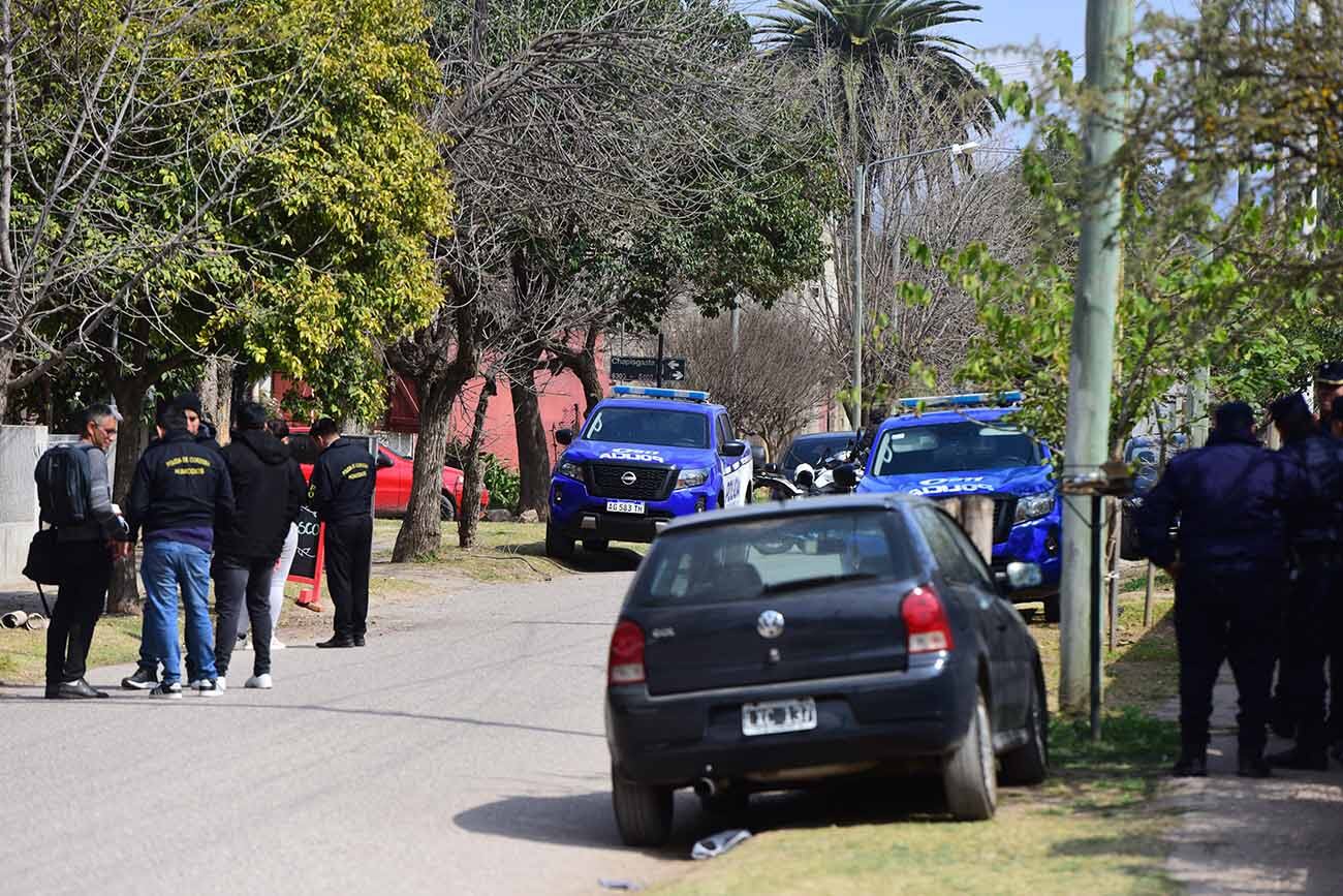 Investigan la causa que data de dos cadáveres dentro de una casa en barrio Argüello Norte.