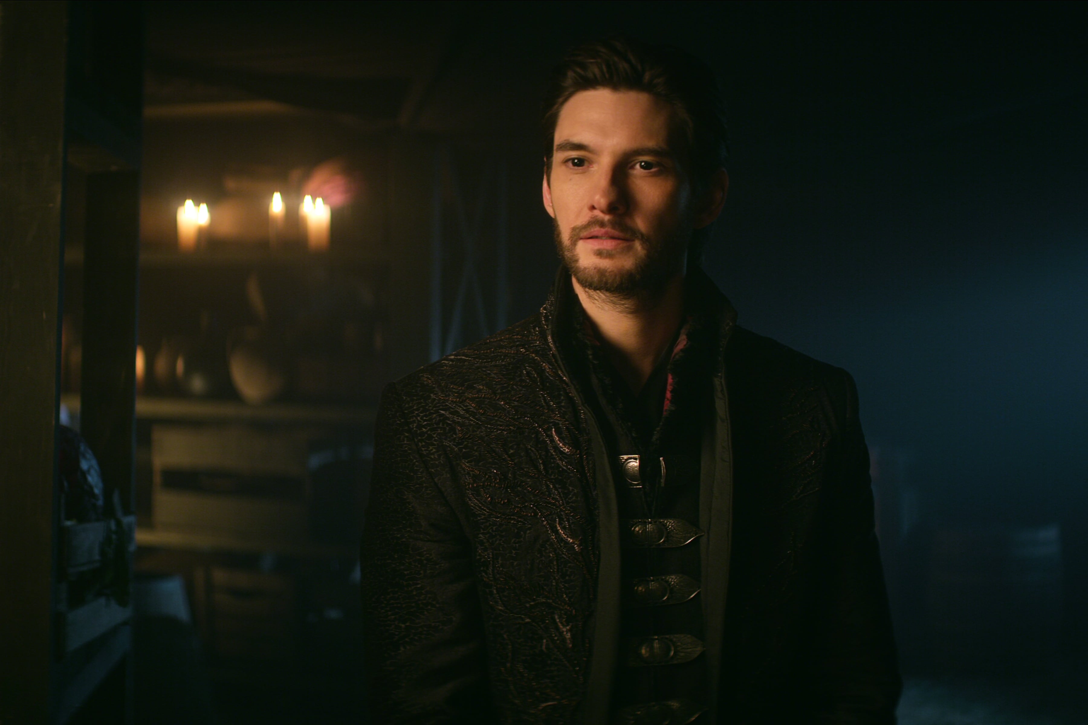 Ben Barnes es el Invocador de Sombras. 