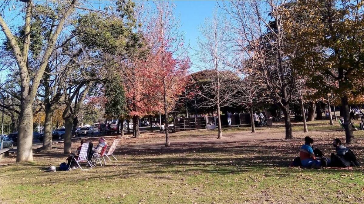 El tiempo en Rosario: el frío baja un cambio este lunes y el sol pide pista