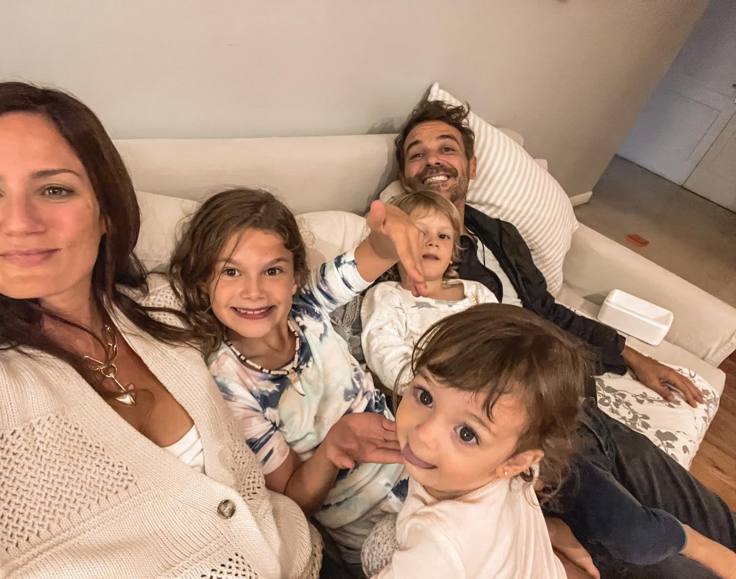 Paula Chaves junto a su familia.