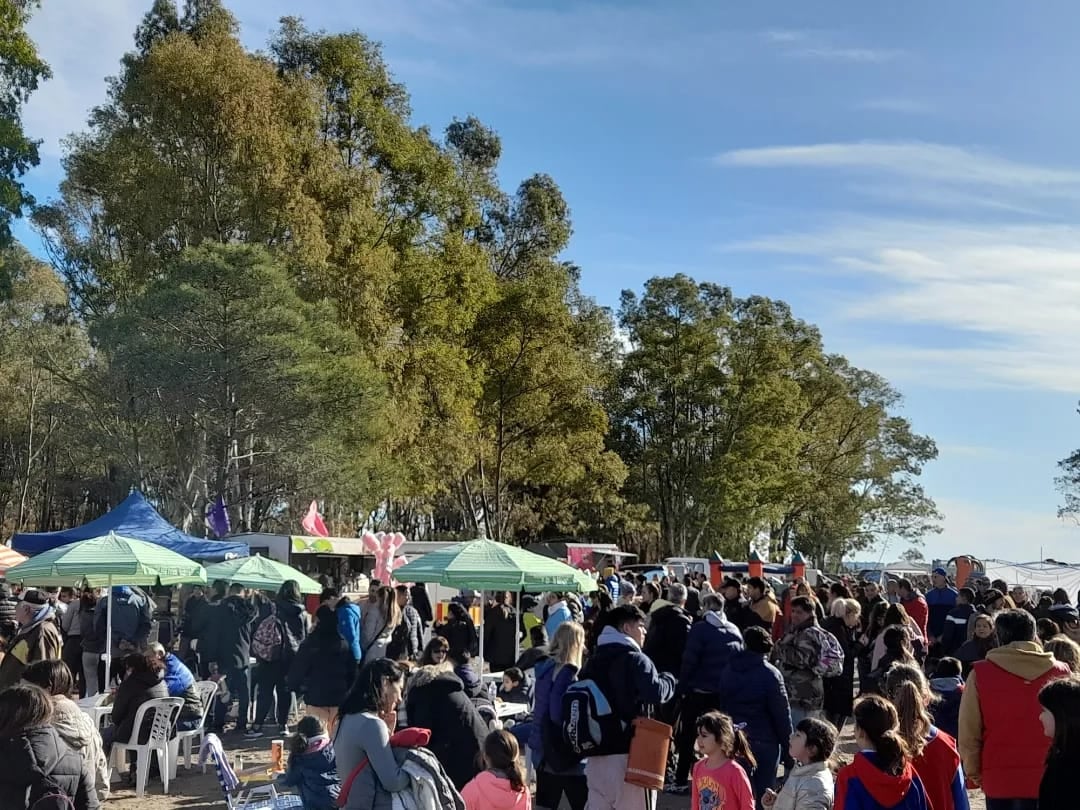 Puerto Rosales estuvo de fiesta con el “Desfile Cívico Militar” y los Shows