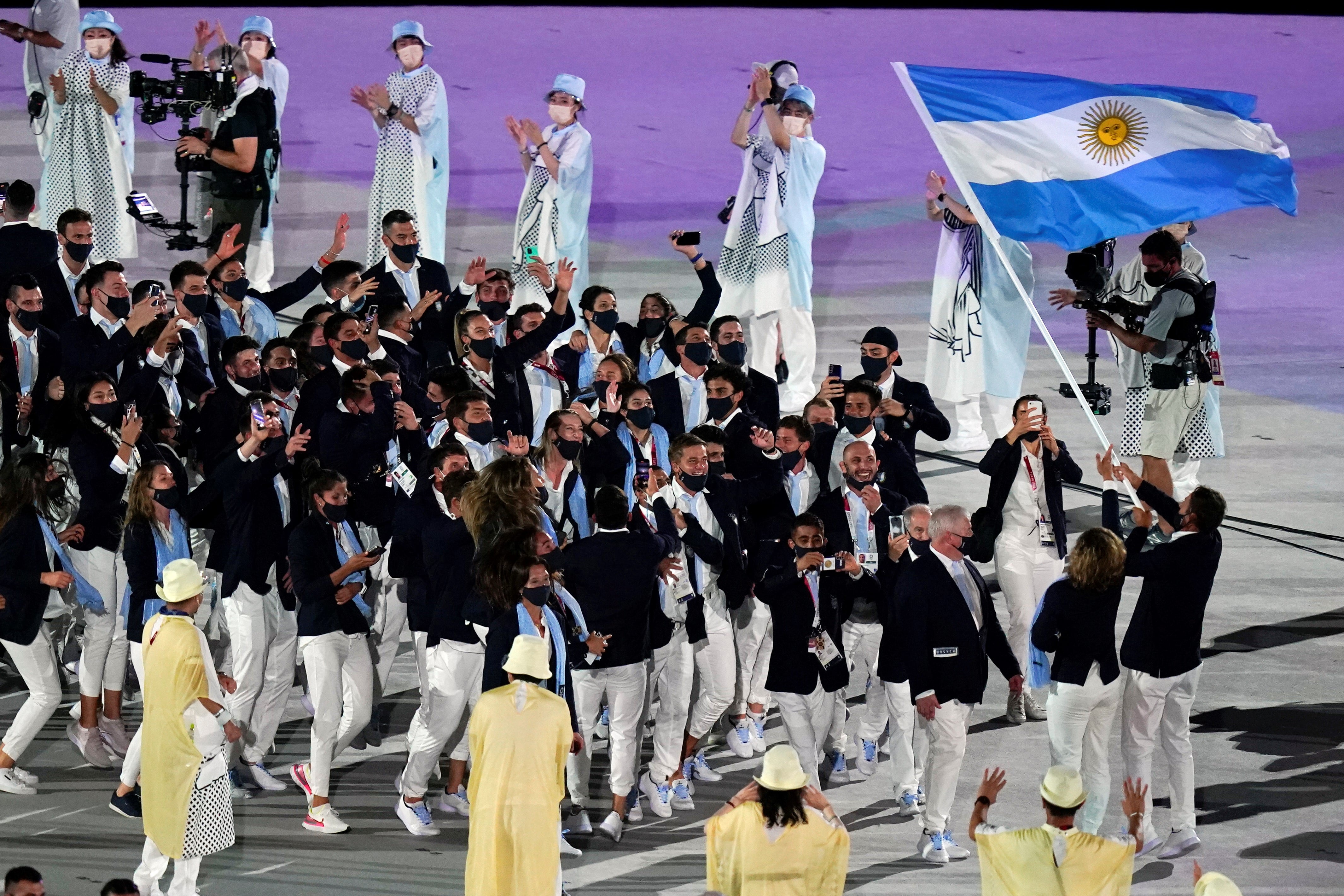 La alegría de la delegación argentina en la ceremonia inaugural de los Juegos Olímpicos Tokio 2020.