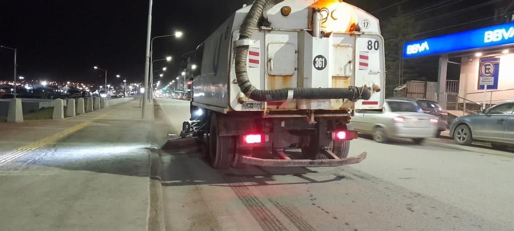 Se inició el barrido mecánico en distintos barrios de la ciudad.