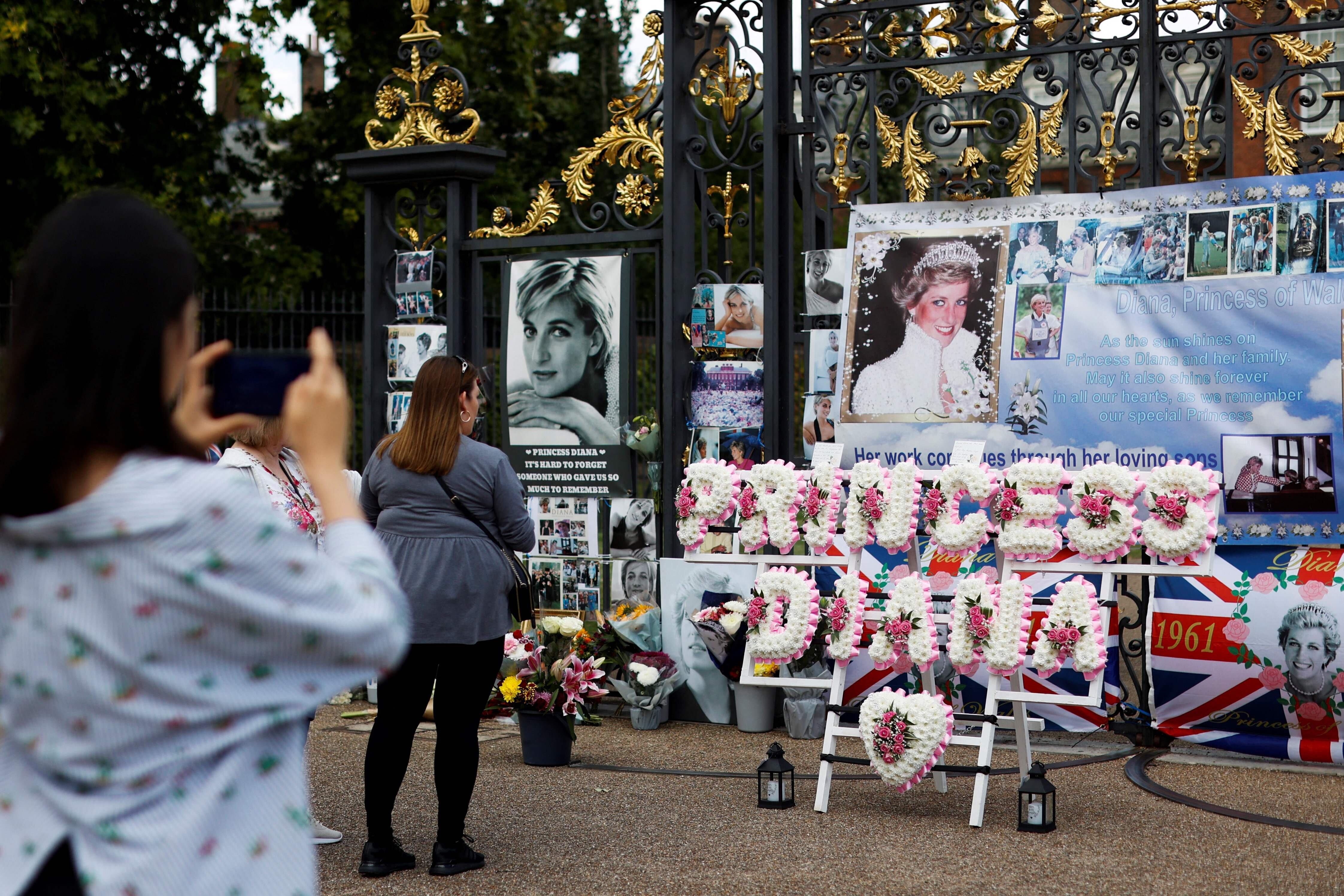 Los homenajes a Lady Di en el 25º aniversario de su muerte