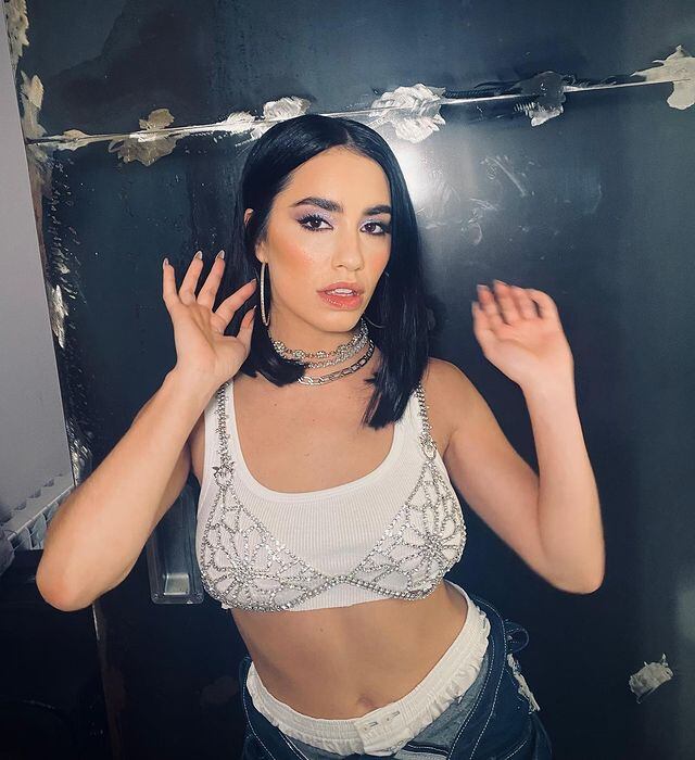 Lali brilló con su look más trendy