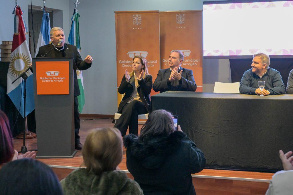 El Gobernador Martín Llaryora en Arroyito junto al intendente Gustavo Benedetti