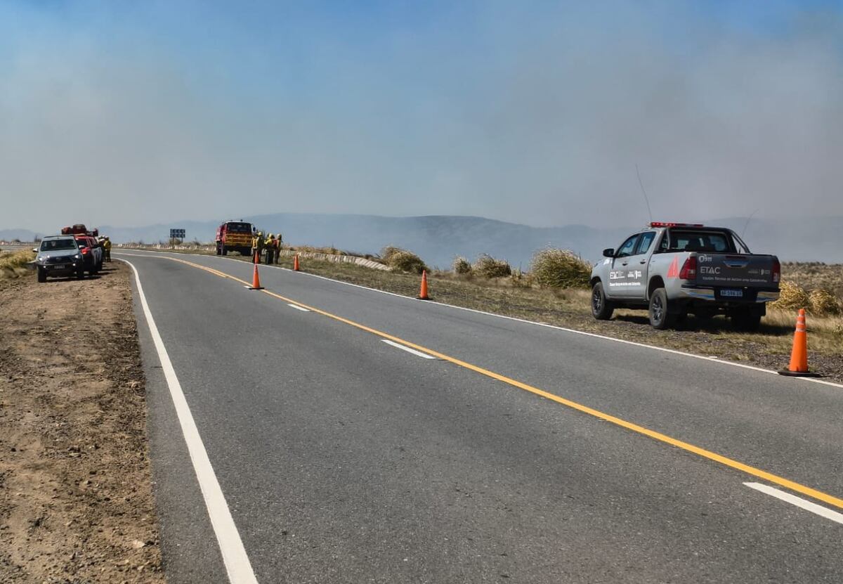Cortaron el Camino de las Altas Cumbres por el incendio en la Quebrada del Condorito