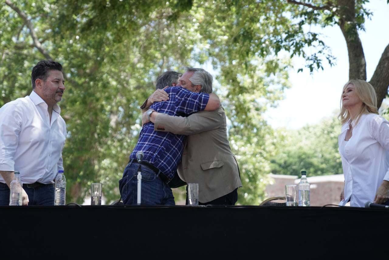 Juntos. Máximo Kirchner y Alberto Fernández en el acto. (Prensa PJ).