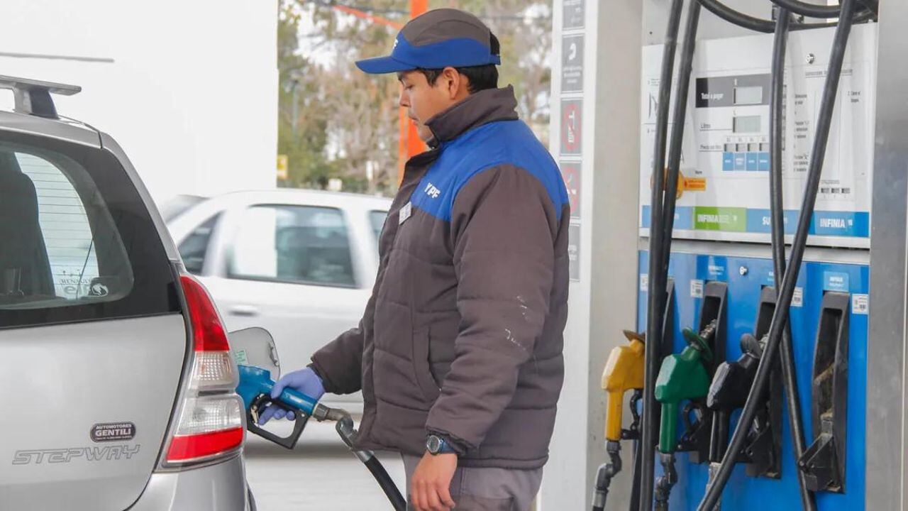 Dependiendo el día, los clientes de YPF, Shell, Puma y Axion tienen descuentos acumulables.