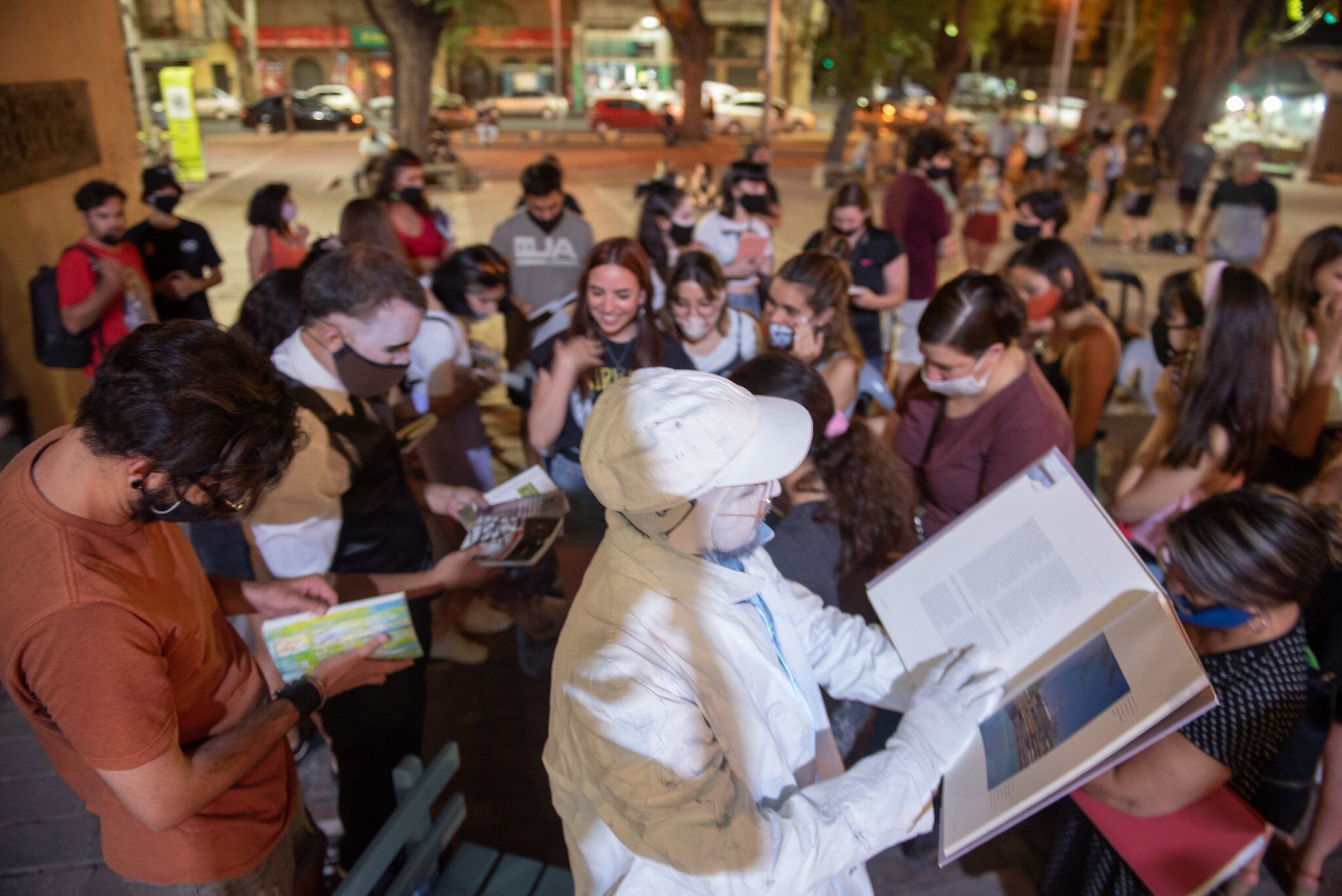 La Biblioteca San Martín reabre sus puertas al público.