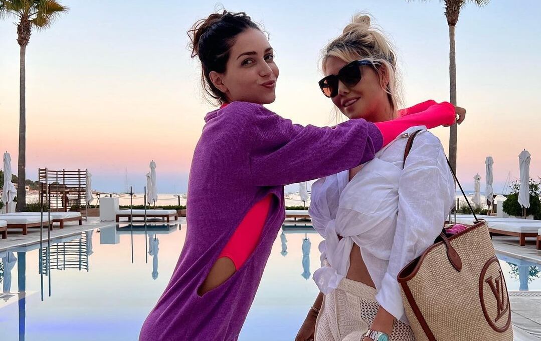 Zaira y Wanda Nara desde Ibiza.