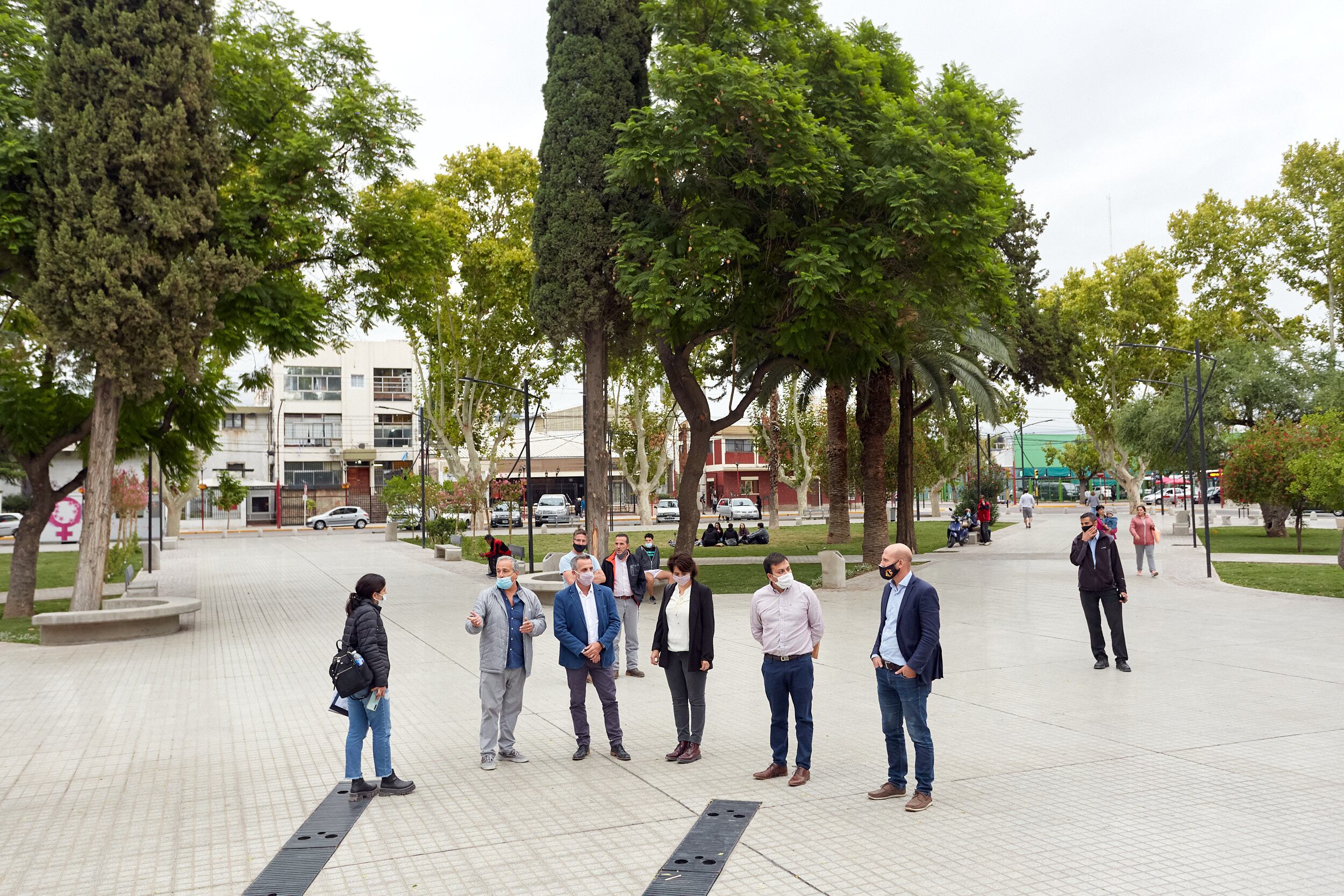 Funcionarios nacionales junto de Las Heras recorrieron el casco cívico del departamento.