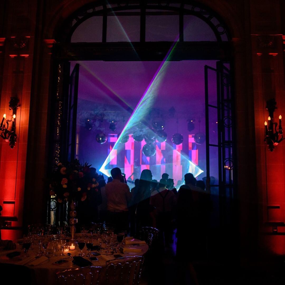 Show de luces y laser en el palacio.