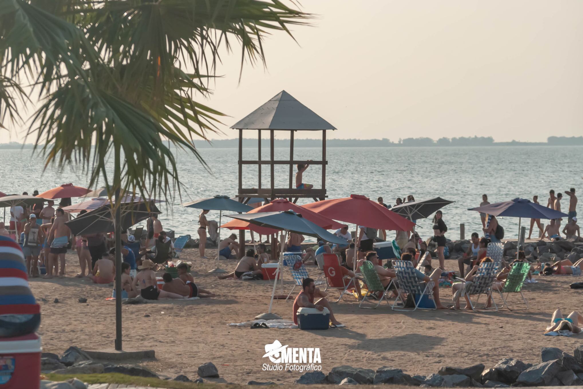 El lunes el panorama en la playa Central era muy distinto