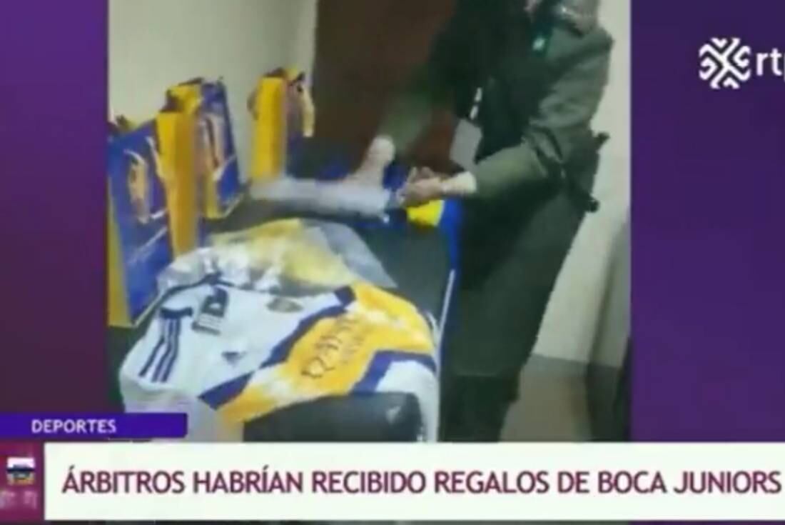 Las camisetas de Boca en el vestuario de los árbitros (Captura)